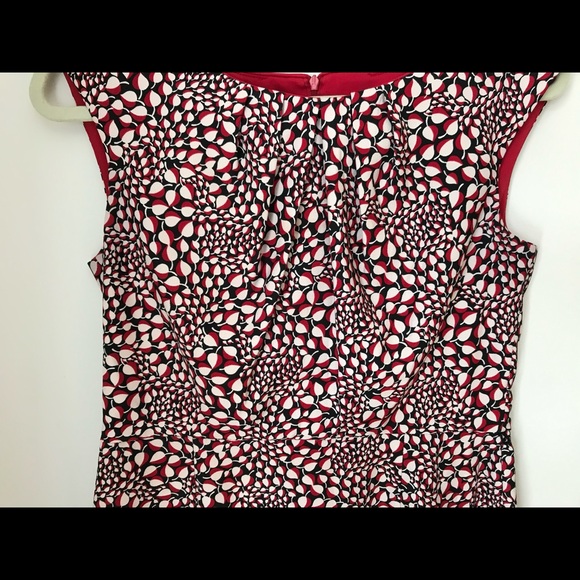 London Times - Beautiful and Elegant fitted dress - Picture 2 of 7